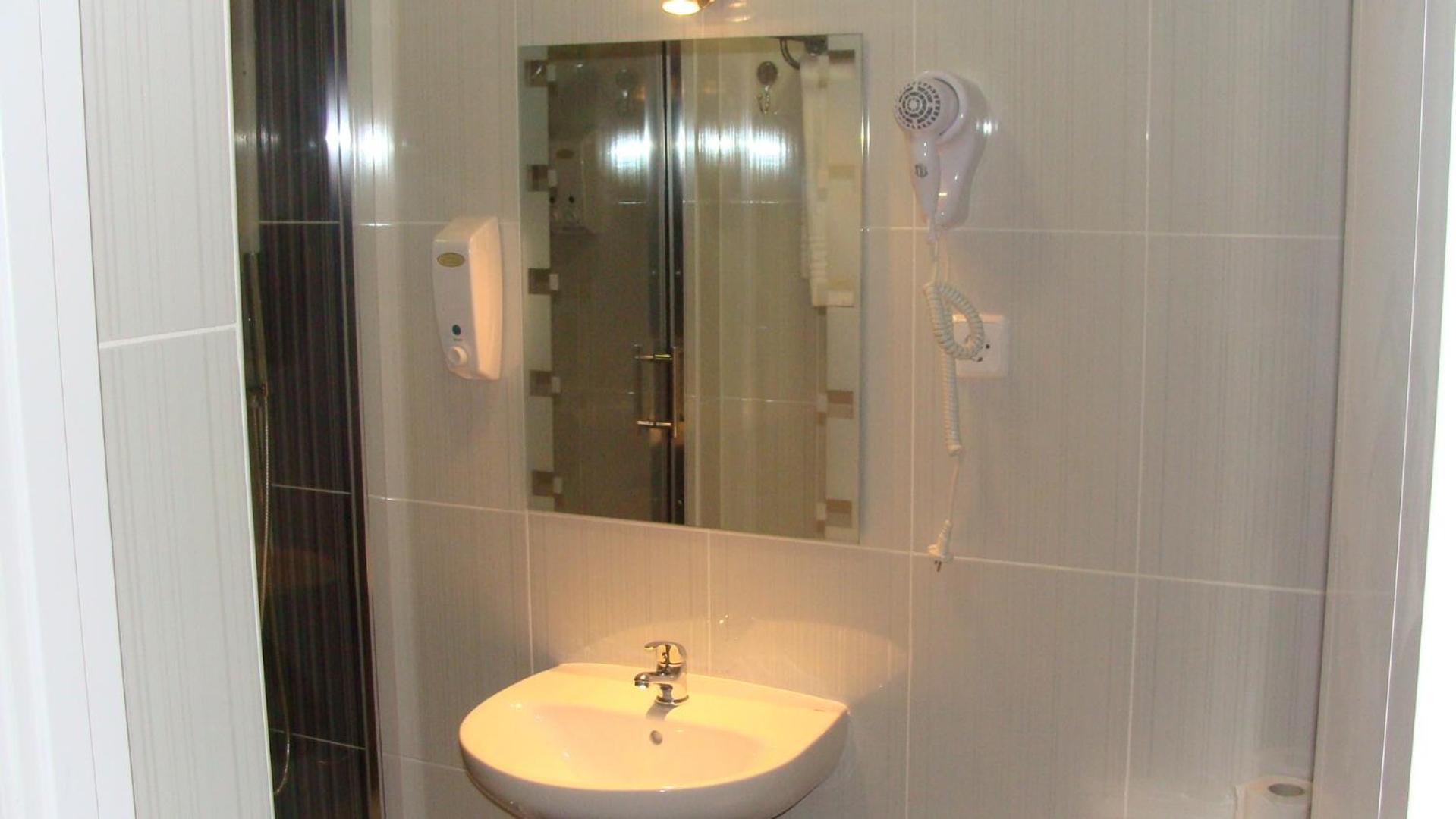 Hostal Jq Madrid 1 Dış mekan fotoğraf