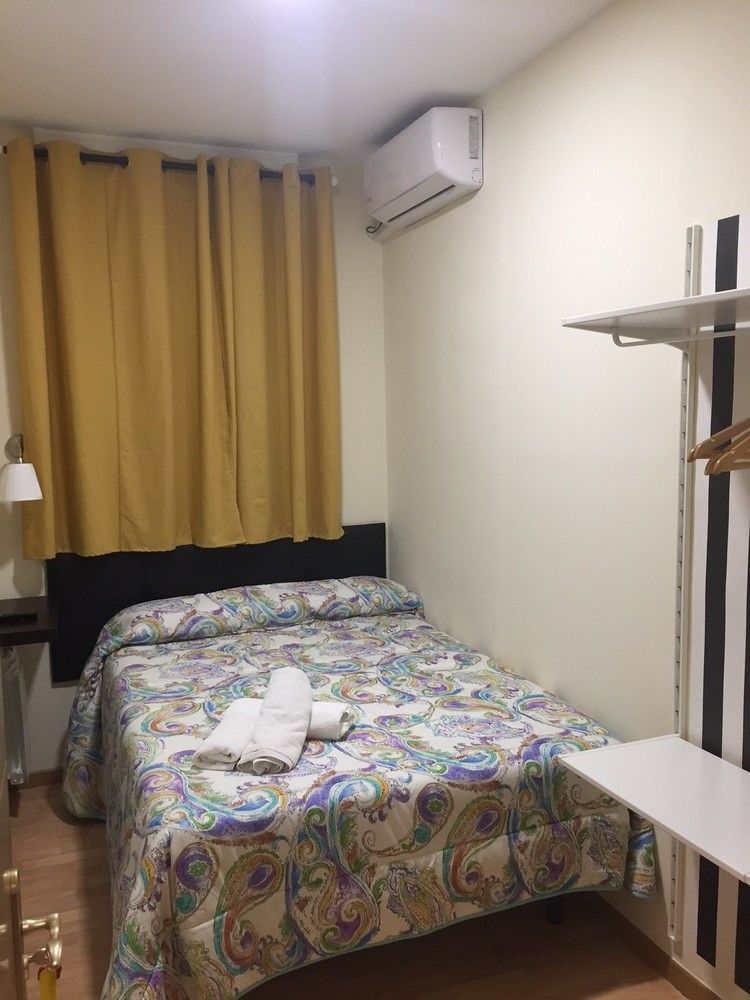 Hostal Jq Madrid 1 Dış mekan fotoğraf