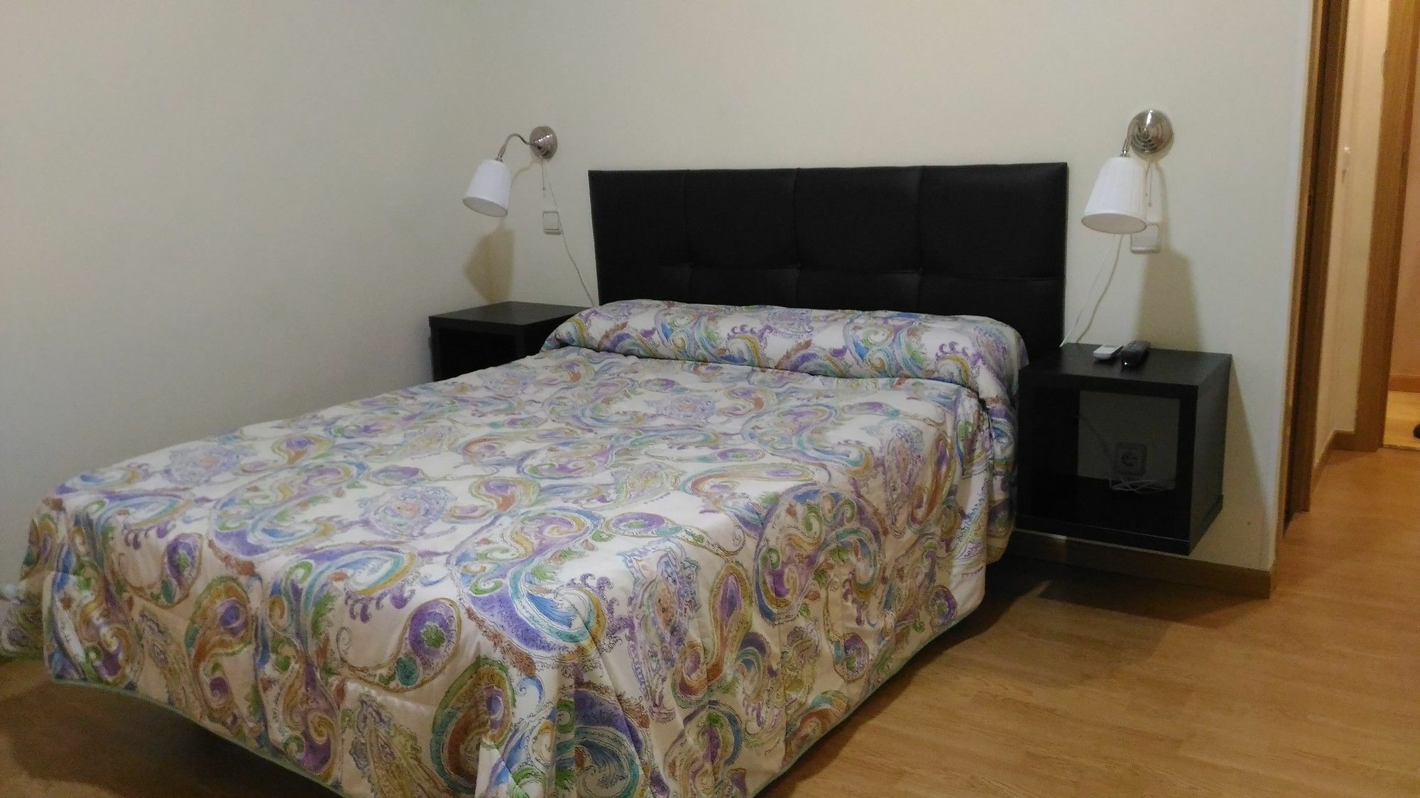 Hostal Jq Madrid 1 Dış mekan fotoğraf